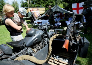 29.07.2017 Skarżysko-Kamienna. Historyczny piknik. / Marzena Mąkosa / Radio Kielce