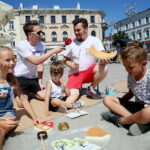 30.07.2017 Kielce. Budowa domków na Placu Artystów. / Marzena Mąkosa - Radio Kielce / Budowa domków