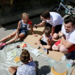 30.07.2017 Kielce. Budowa domków na Placu Artystów. / Marzena Mąkosa - Radio Kielce / Budowa domków