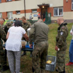 07.08.2017 Słomniki. Poranny apel Kadrówki. / Katarzyna Prędotka - Radio Kielce / Kadrówka przygotowuje się do wymarszu ze Słomnik w kierunku Miechowa.