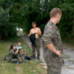 07.08.2017 Słomniki. Poranny apel Kadrówki. / Katarzyna Prędotka - Radio Kielce / Kadrówka przygotowuje się do wymarszu ze Słomnik w kierunku Miechowa.