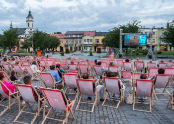 Ostrowiec Świętokrzyski, Seans Nocy Letniej - inauguracja kina plenerowego / facebook.com / Ostrowiec Świętokrzyski, Seans Nocy Letniej - inauguracja kina plenerowego