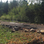 Samochód spłonął na drodze prowadzącej do jednej z posesji w Ciekotach / Monika Miller - Radio Kielce / Samochód spłonął na drodze prowadzącej do jednej z posesji w Ciekotach