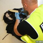 świętokrzyska policja / plecak z łupem oraz nozem