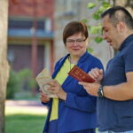 30.08.2017 Kielce. Stacja: wakacje!! Wspólne czytanie "Wesela" Stanisława Wyspiańskiego w ogródku letnim Radio Kielce / Bartosz Koziej - Radio Kielce / Wspólne czytanie "Wesela" Stanisława Wyspańskiego