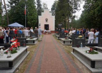 19.08.2017 Swaryszów. Uroczystości patriotyczno - religijne w 73 rocznicę rozstrzelania mieszkańców miejscowości / Ewa Pociejowska-Gawęda - Radio Kielce / 19.08.2017 Swaryszów. Uroczystości patriotyczno - religijne w 73 rocznicę rozstrzelania mieszkańców miejscowości