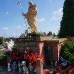 Grób księży w Sędziszowie / Ewa Pociejowska-Gawęda / Radio Kielce / Grób księży w Sędziszowie