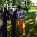 "Stacja: Wakacje" - męska moda ślubna. Na zdjęciu: Edyta Szczepanek, Agnieszka Hostyńska z Salonu Mody Męskiej "Jumla" z Kielc oraz Paweł Solarz / Robert Felczak - Radio Kielce / "Stacja: Wakacje" - męska moda ślubna. Na zdjęciu: Edyta Szczepanek, Agnieszka Hostyńska z Salonu Mody Męskiej "Jumla" z Kielc oraz Paweł Solarz