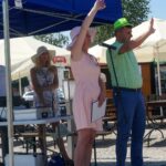 03.08.2017 Daleszyce. „Miejska Plaża”. Renata Segiecińska, kierownik MGOPS w Daleszycach i Dariusz Meresiński, burmistrz Miasta i Gminy Daleszyce / Marcin Różyc - Radio Kielce / Daleszyce. „Miejska Plaża”. Renata Segiecińska, kierownik MGOPS w Daleszycach i Dariusz Meresiński, burmistrz Miasta i Gminy Daleszyce