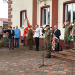 Marsz Szlakiem I Kompanii Kadrowej - uroczystości przed Starostwem Powiatowym w Jędrzejowie / Michał Kita - Radio Kielce