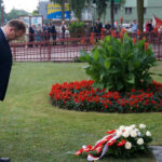 Marsz Szlakiem I Kompanii Kadrowej - uroczyste złożenie kwiatów przy Dębie Niepodległości w Jędrzejowie / Michał Kita - Radio Kielce