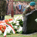 Marsz Szlakiem I Kompanii Kadrowej - uroczyste złożenie kwiatów przy Dębie Niepodległości w Jędrzejowie / Michał Kita - Radio Kielce