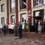 Marsz Szlakiem I Kompanii Kadrowej - uroczystości przed Starostwem Powiatowym w Jędrzejowie / Michał Kita - Radio Kielce
