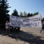 Polsko-Amerykańskie kliniki serca. Pikieta przed Urzędem Wojewódzkim. / Iwona Murawska - Radio Kielce / Pikieta przed Urzędem Wojewódzkim