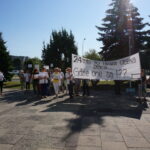 Polsko-Amerykańskie kliniki serca. Pikieta przed Urzędem Wojewódzkim. / Iwona Murawska - Radio Kielce / Pikieta przed Urzędem Wojewódzkim