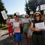 Polsko-Amerykańskie kliniki serca. Pikieta przed Urzędem Wojewódzkim. / Iwona Murawska - Radio Kielce / Pikieta przed Urzędem Wojewódzkim