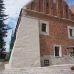 14.08.2017 Wiślica. Trwa remont Domu Długosza / Kamil Włosowicz - Radio Kielce / Trwa remont Domu Długosza w Wiślicy