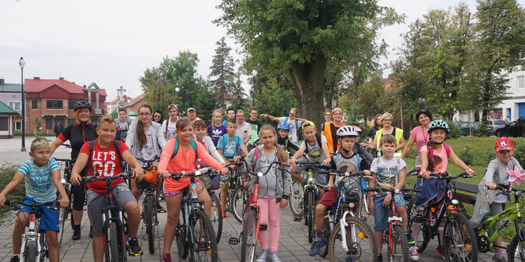 Rowerowy rajd do Racławic w ramach projektu Mobilny Uniwersytet Wiedzy Wszelakiej / Rowerowy rajd do Racławic w ramach projektu Mobilny Uniwersytet Wiedzy Wszelakiej