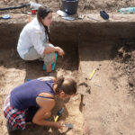 Studenci archeologii UJ w Krakowie w trakcie prac archeologicznych w Michałowicach w gminie Czarnocin / Kamil Włosowicz - Radio Kielce / Studenci archeologii UJ w Krakowie w trakcie prac archeologicznych w Michałowicach w gminie Czarnocin