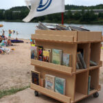 Starachowice. Na kąpieliskach Piachy i Lubianka funkcjonują mobilne biblioteki / Tomasz Piwko - Radio Kielce