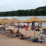 Starachowice. Na kąpieliskach Piachy i Lubianka funkcjonują mobilne biblioteki / Tomasz Piwko - Radio Kielce / Radio Kielce