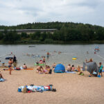 Starachowice. Na kąpieliskach Piachy i Lubianka funkcjonują mobilne biblioteki / Tomasz Piwko - Radio Kielce / Radio Kielce