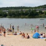 Starachowice. Na kąpieliskach Piachy i Lubianka funkcjonują mobilne biblioteki / Tomasz Piwko - Radio Kielce / Radio Kielce