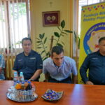 16.08.2017 Jędrzejów. Podsumowanie akcji Elbrus. Na zdjęciu : alpinista - Aleksander Piluk, komendant IV Komisariatu Policji w Kielcach - Zbigniew Brzoza, alpinista - Łukasz Pabian, Komendant Miejski Policji w Kielcach - Piotr Zalewski / Ewa Pociejowska-Gawęda - Radio Kielce / Podsumowanie akcji Elbrus