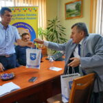 16.08.2017 Jędrzejów. Podsumowanie akcji Elbrus. Na zdjęciu : alpinista - Łukasz Pabian, starosta jędrzejowski - Edmund Kaczmarek, Komendant Miejski Policji w Kielcach - Piotr Zalewski / Ewa Pociejowska-Gawęda - Radio Kielce / Podsumowanie akcji Elbrus