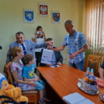 16.08.2017 Jędrzejów. Podsumowanie akcji Elbrus. Na zdjęciu : starosta jędrzejowski - Edmund Kaczmarek, alpinista - Aleksander Piluk, prezes fundacji Miśka Zdziśka - Dariusz Lisowski, Mama Kacpra - Dorota Adamczyk, komendant IV Komisariatu Policji w Kielcach - Zbigniew Brzoza / Ewa Pociejowska-Gawęda - Radio Kielce / Podsumowanie akcji Elbrus