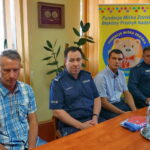 16.08.2017 Jędrzejów. Podsumowanie akcji Elbrus. Na zdjęciu : alpinista - Aleksander Piluk, komendant IV Komisariatu Policji w Kielcach - Zbigniew Brzoza, alpinista - Łukasz Pabian, Komendant Miejski Policji w Kielcach - Piotr Zalewski, / Ewa Pociejowska-Gawęda - Radio Kielce / Podsumowanie akcji Elbrus