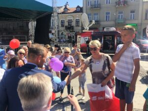 31.08.2017 - Kielce / Rynek - Ostatnia Stacja: Wakacje! / Bartosz Koziej / Wręczenie nagród za wyścig w kapsle