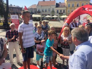 31.08.2017 - Kielce / Rynek - Ostatnia Stacja: Wakacje! / Bartosz Koziej / Wręczenie nagród za wyścig w kapsle