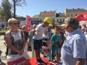 31.08.2017 - Kielce / Rynek - Ostatnia Stacja: Wakacje! / Bartosz Koziej / Wręczenie nagród za wyścig w kapsle