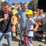 31.08.2017 - Kielce / Rynek - Ostatnia Stacja: Wakacje! / Bartosz Koziej / Paweł Solarz i zwycięzca wyścigu w kapsle