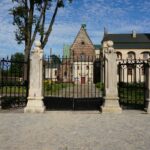 Remont bramy i ogrodzenia klasztoru ojców cystersów w Wąchocku. / Tomasz Piwko - Radio Kielce / Radio Kielce