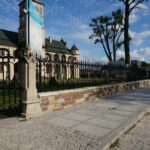 Remont bramy i ogrodzenia klasztoru ojców cystersów w Wąchocku. / Tomasz Piwko - Radio Kielce / Radio Kielce