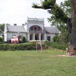 (10.08.2017) Raport Dnia - „Dworek Pod Lipą” w Nowych Kotlicach / Grzegorz Jamka / „Dworek Pod Lipą” w Nowych Kotlicach