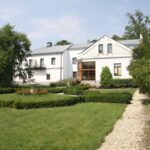 (10.08.2017) Raport Dnia - „Dworek Pod Lipą” w Nowych Kotlicach / Grzegorz Jamka / „Dworek Pod Lipą” w Nowych Kotlicach