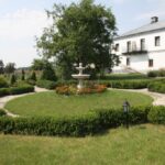 (10.08.2017) Raport Dnia - „Dworek Pod Lipą” w Nowych Kotlicach / Grzegorz Jamka / „Dworek Pod Lipą” w Nowych Kotlicach