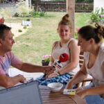 03.08.2017 Ciemiętniki. Letni Raport Dnia. Gospodarstwo eko-agroturystyczne "Danielówka". / Grzegorz Jamka - Radio Kielce / Ewa i Ewelina Barczyńskie oraz Robert Szumielewicz