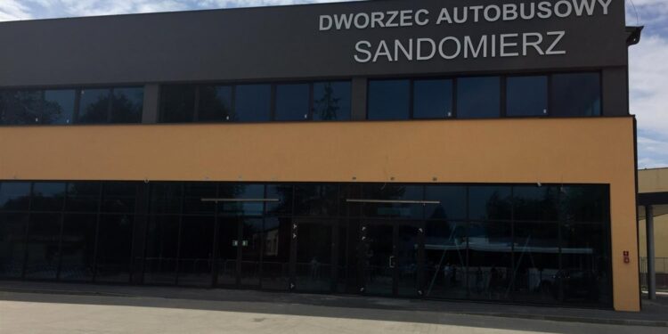 Sandomierz. Nowy dworzec autobusowy / Grażyna Szlęzak-Wójcik - Radio Kielce / Sandomierz. Nowy dworzec autobusowy