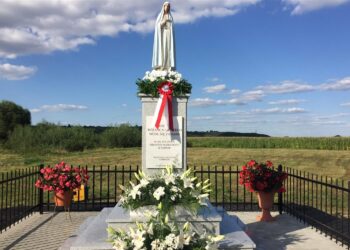 Sandomierz. figura Matki Bożej / Grażyna Szlęzak-Wójcik - Radio Kielce / Sandomierz. Poświęcenie figury Matki Bożej
