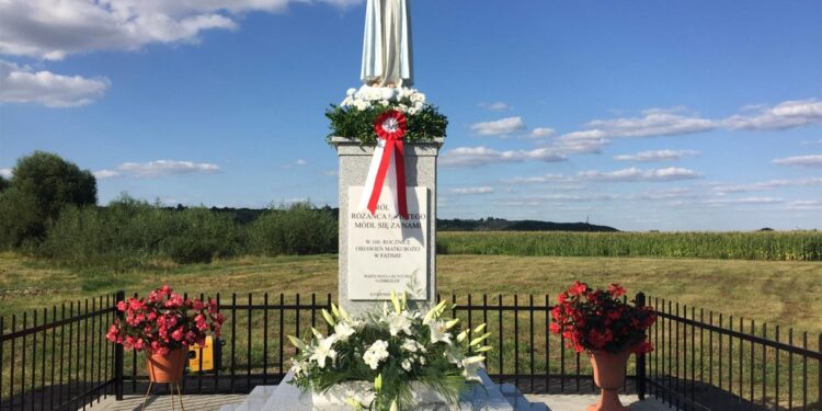 Sandomierz. figura Matki Bożej / Grażyna Szlęzak-Wójcik - Radio Kielce / Sandomierz. Poświęcenie figury Matki Bożej