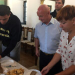 Sandomierz. Mieszkańcy i turyści zjedli dziś wspólne śniadanie (20.08.2017) / Grażyna Szlęzak-Wójcik - Radio Kielce / Sandomierz. Mieszkańcy i turyści zjedli dziś wspólne śniadanie (20.08.2017)