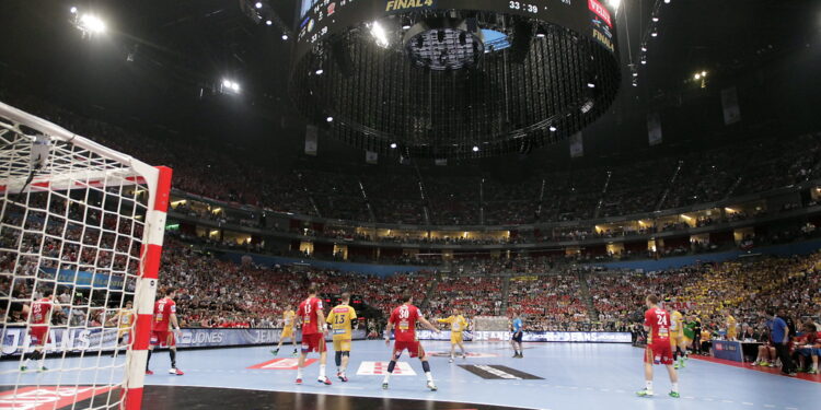 29.05.2016 Kolonia. W finałowym meczu Ligi Mistrzów kielczanie pokonali węgierski MVM Veszprem 39:38 / Jarosław Kubalski - Radio Kielce / Maj 2016. Finałowy mecz Ligi Mistrzów Vive - Veszprem 39:38