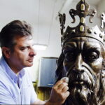 02.08.2017 Kielce. Arkadiusz Latos i jego król Kazimierz Wielki. / Jarosław Kubalski - Radio Kielce / Popiersie króla Kazimierza Wielkiego