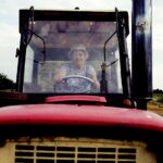 02.08.2017 Sędziejowice. Pole Zofii i Jana Witków. Zbiórka słomy po pszenżycie. / Jarosław Kubalski - Radio Kielce / Akcja żniwa.