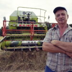 02.08.2017 Góry Pińczowskie. Pan Kwiecień i jego Claas. / Jarosław Kubalski - Radio Kielce / Akcja żniwa.