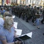 05.08.2017 Kraków. Uroczystości inaugurujące Marsz Szlakiem Pierwszej Kompanii Kadrowej. Lekcja śpiewania pieśni legionowych. / Jarosław Kubalski - Radio Kielce / Kraków. Uroczystości inaugurujące Marsz Szlakiem